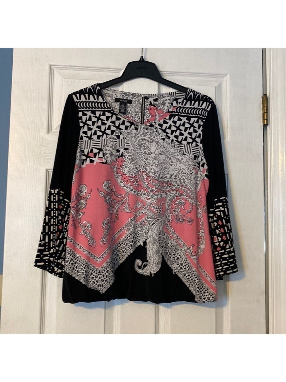 𝅺alfani women’s top; size medium